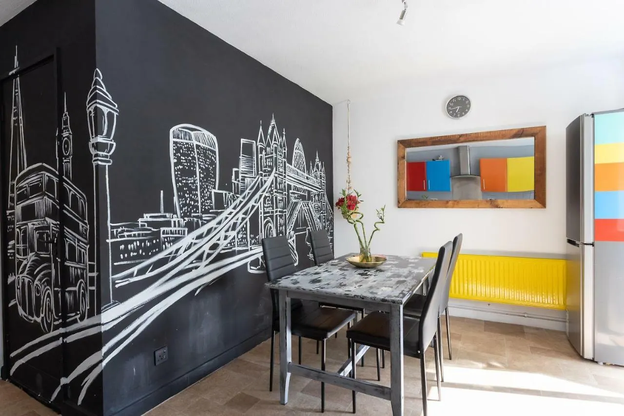 Tower Bridge Rainbow Suites Londres 3*,