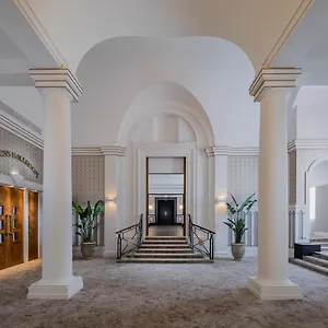 Hotel The Queens